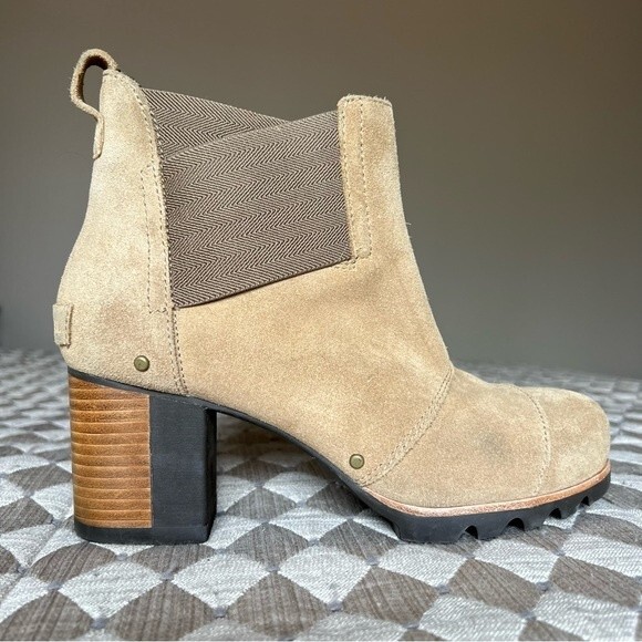 Sorel Addington Chelsea Tan Suede Pull On Boho Ankle Boot Stacked Heel Women 8.5 - Picture 2 of 13